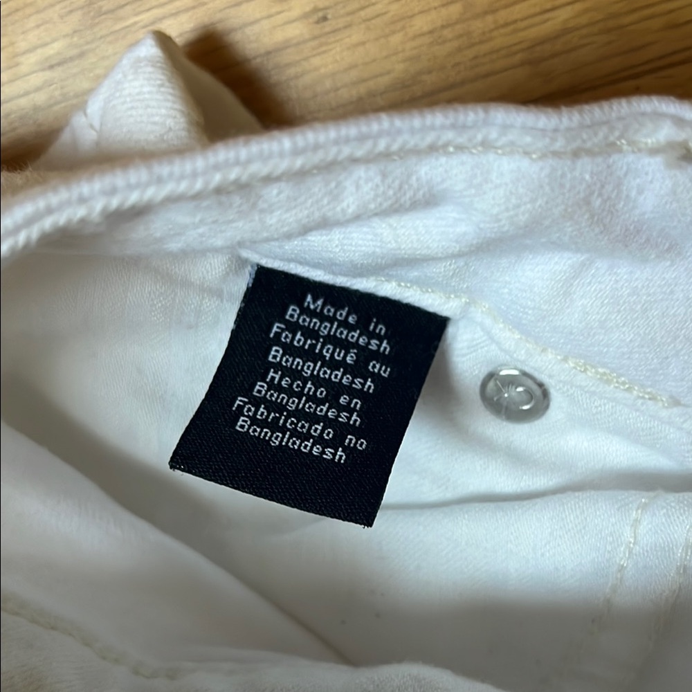 Calvin Klein White Jean City Shorts - Picture 3 of 11